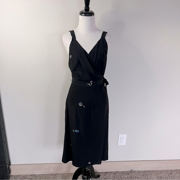 New VEDA Black Silk Adjustable Strap Peace Dress NWT Graphic Casual Women Medium - Picture 1 of 14